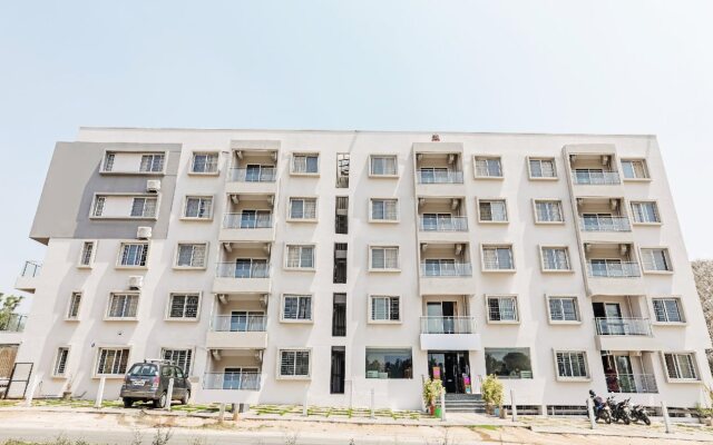 The Red Lotus Premium By OYO Rooms