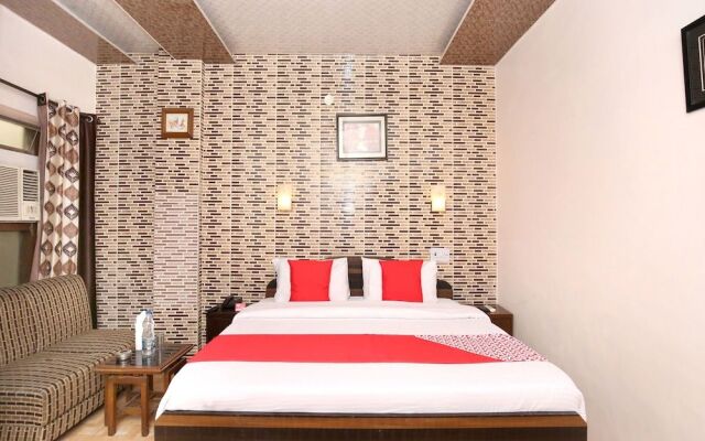 OYO 11912 Hotel Nav Classic