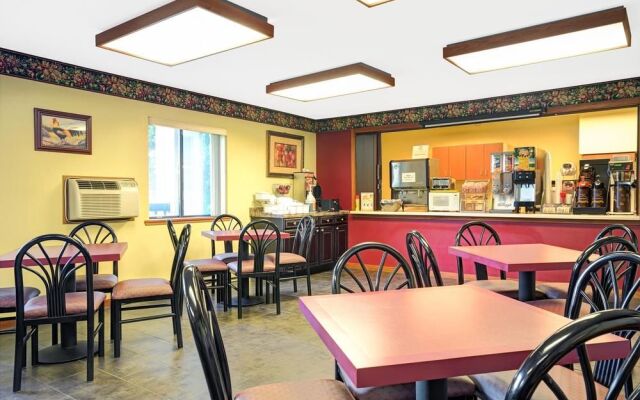 Super 8 by Wyndham Hudson