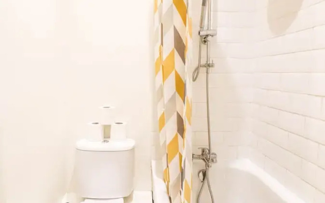 Right by Oval Station - 2 bed Flat Free Wifi