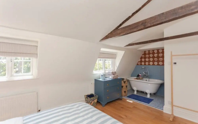 Stunning 2 Bedroom Apartment in the Heart of Chelsea