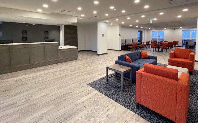 Comfort Inn & Suites