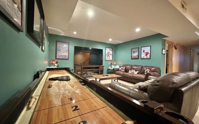 Peterson Acres 3 Bedroom Home by NW Comfy Cabins by RedAwning