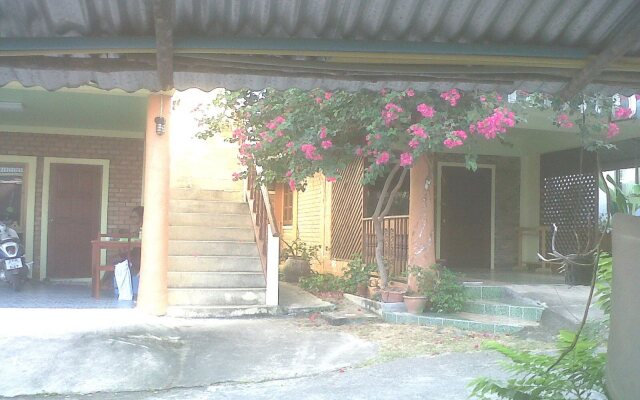 Aree Guesthouse 3