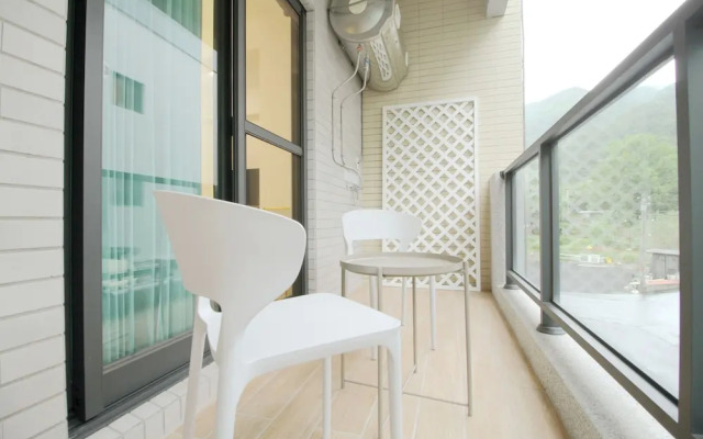 Mooon House