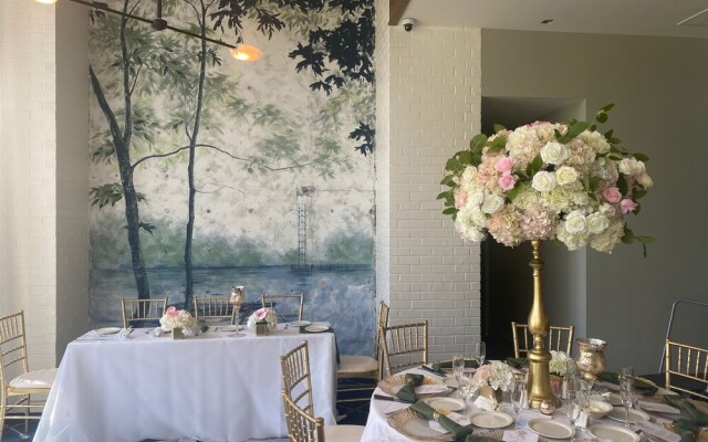 Merriweather Lakehouse, Autograph Collection