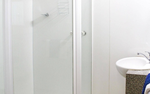 Beechworth Cabins – Bathroom – Beechworth