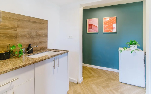 Beta Studios ApartHotel