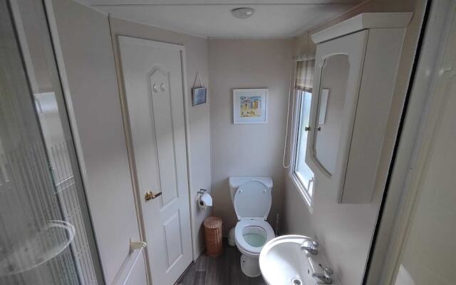 Charming 3-bed Caravan Cymtydu