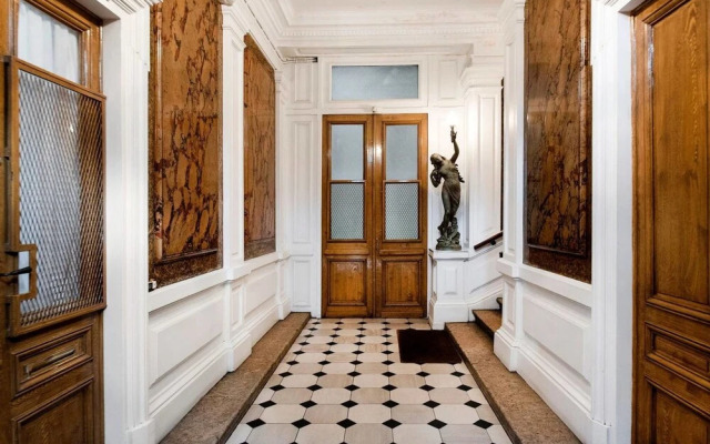 Lovely Mezzanine Apartment Near Buttes Chaumont Park