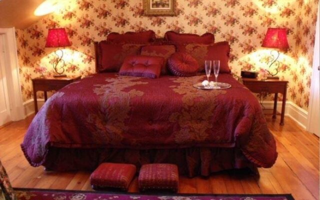 Maplehurst Manor Accomodations