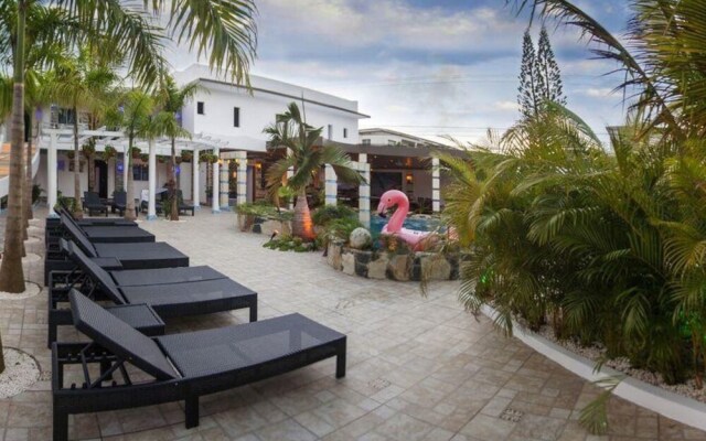 Luxury 14 Bedroom Villa Walking to Clubs/beaches!