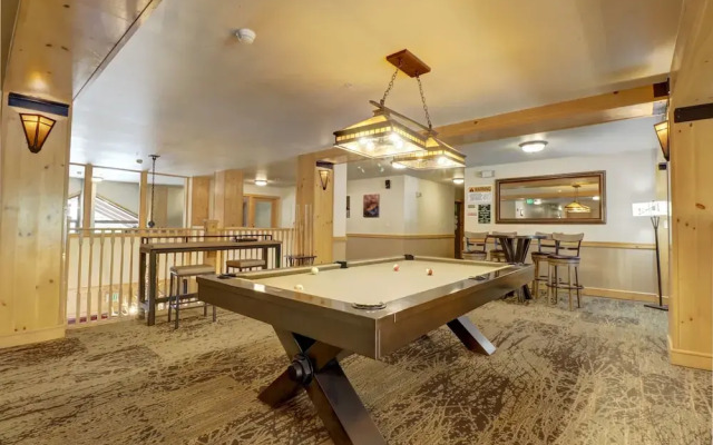Newly Remodeled, Open Layout, with Incredible Views - CS302 by RedAwning
