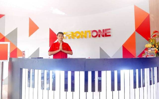 Front One Hotel Airport Solo