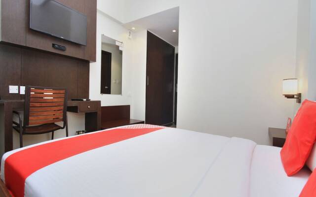 OYO 13090 Astor Hotel