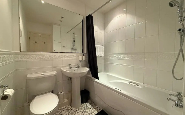 Coventry - 3 Beds - Pet Friendly - Free Parking