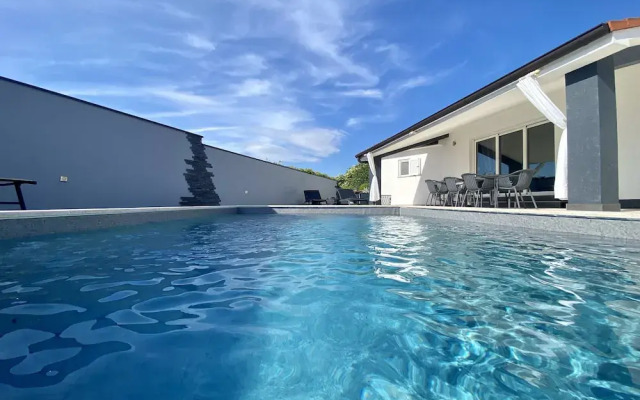 Stunning 3-bedroom Villa With a Private Pool-pula