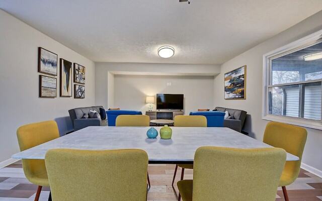 Spacious 6BR/3BA House w/ Parking! Sleeps 20!