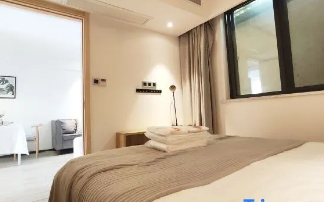 Rongju Hotel (Xujiahui Shanghai Stadium)