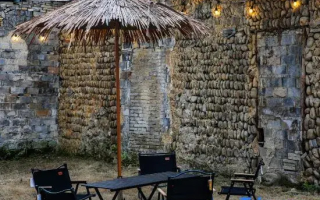 Dengba Chinese Inn (Anji Xiaofeng)