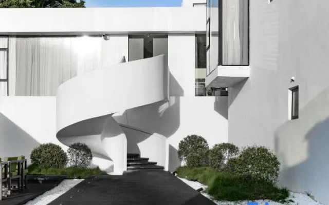 Weizhou Island White House Hotel