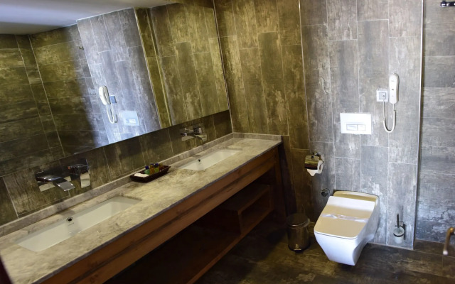 Manaspark Deluxe Hotel