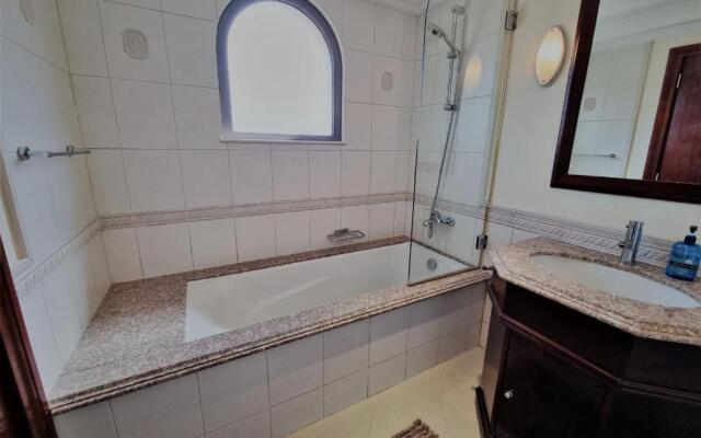 Palm Jumeirah Stunning 4BHK Villa