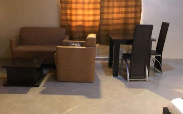 Posh Apartments Bussiness Hotel