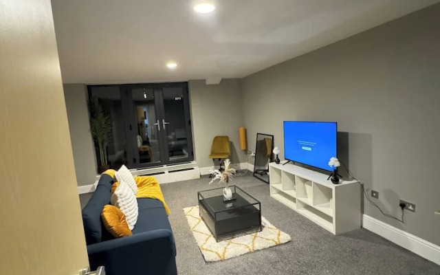 Modern 2 Bedroom City Oasis in Manchester