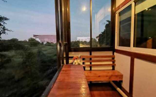 Gardenroom Home Stay And Cafe Suvarnabhumi