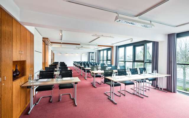 Lindner Hotel Frankfurt Main Plaza, part of JdV by Hyatt