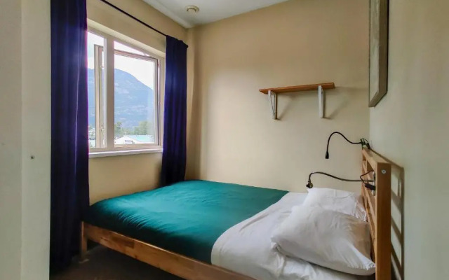 Squamish Adventure Inn & Hostel