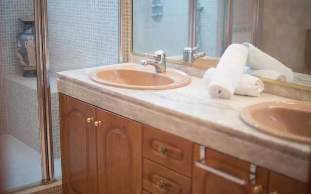 Gallery Villa 650M from the Beach (R81)