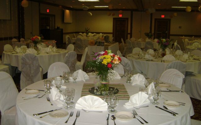 Holiday Lodge Hotel & Conference Center