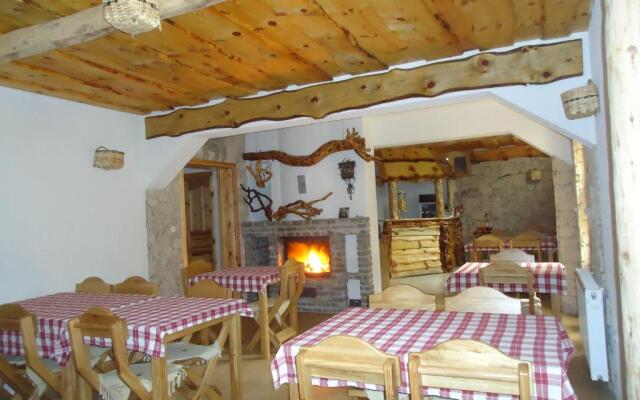 Rustic Inn River 2