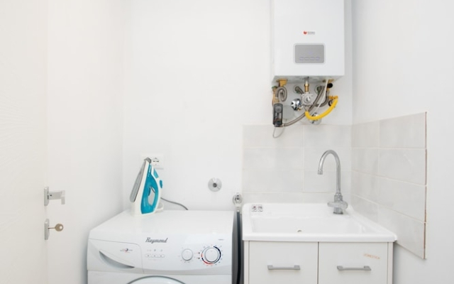 IzzHome Bella Vita Apartment