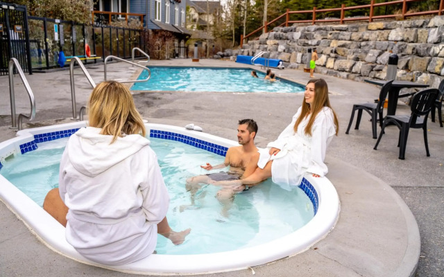 Blackstone Mountain Lodge by CLIQUE