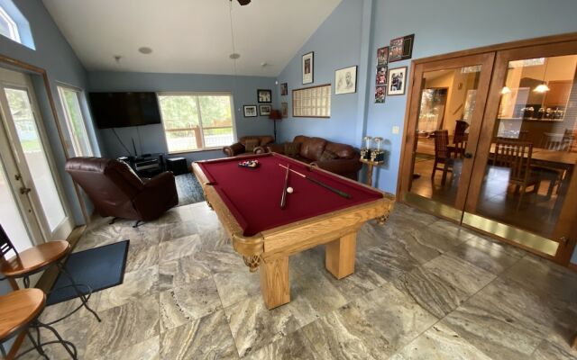 Larkspur Trail 3 Bedroom Home by RedAwning