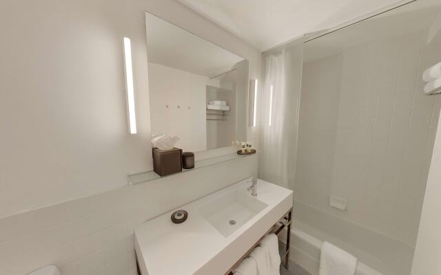 The Chicago Hotel Collection Ambassador Gold Coast