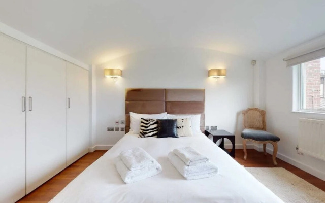Short let - Penthouse Apartment With West-facing Terrace