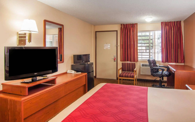 Econo Lodge Inn & Suites Hillsboro - Portland West