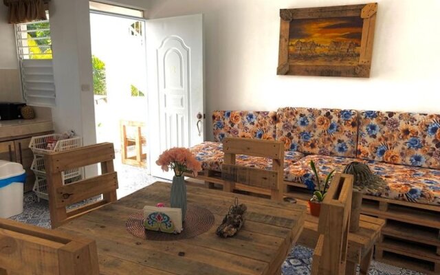 "private Terrace - Apartment 2 in Villa Coconut"