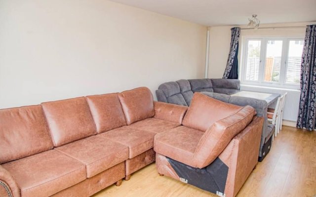 Immaculate 3-bed House in Dudley