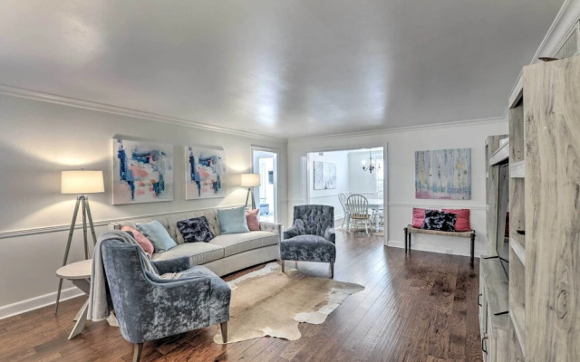 Walk to Broad St: Central Thomasville Condo