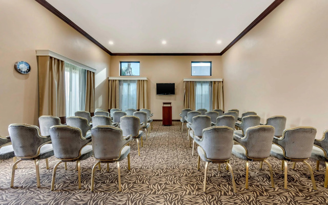 Comfort Inn & Suites Colton