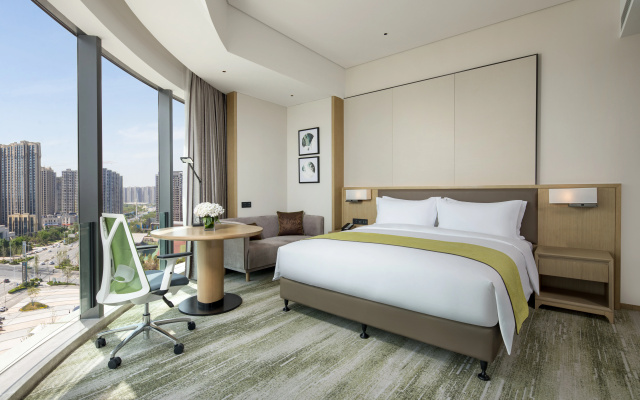 Holiday Inn Zhengzhou Riverside by IHG – Guest Rooms – Zhengzhou