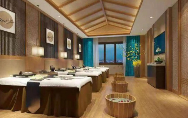 Jingshun International Hotel (Shenzhen Bao'an Airport Fuwei Metro Station)
