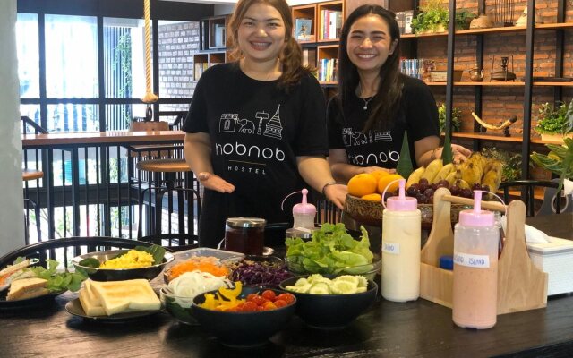 Hobnob Hostel - Adults Only