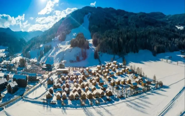 Inviting Chalet on the ski Slopes