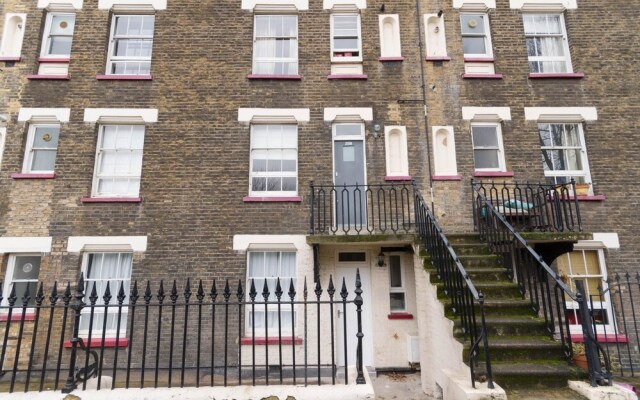 Fantastic 3BD Flat Bethnal Green London Zone 2!